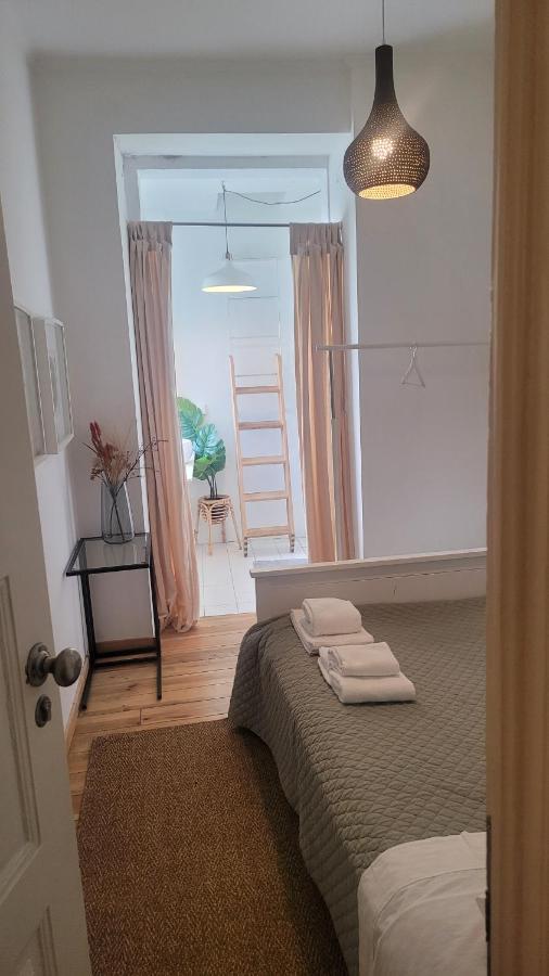 Tiny With Private Bathroom - Bairro Alto Pensión *
